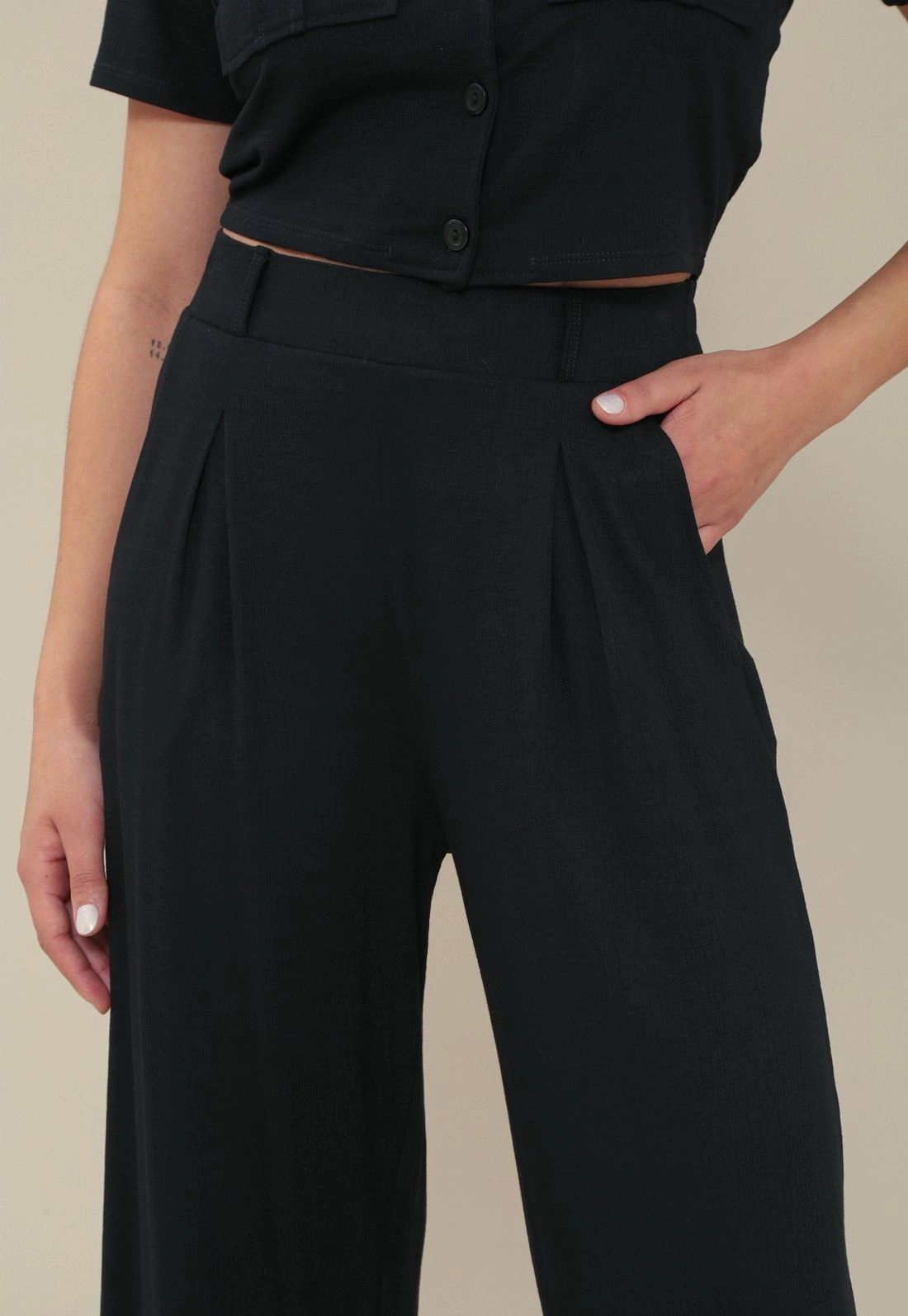 Calça Malha Texturizada Prega Frontal