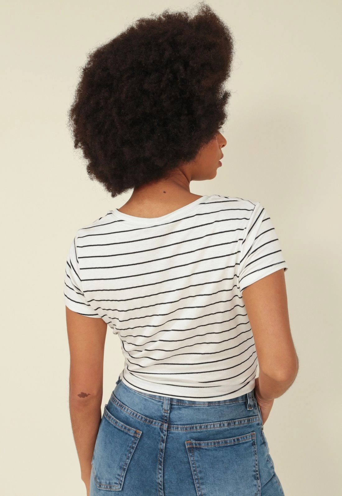 Blusa Malha Listrada Transpassado Frente Manga Curta