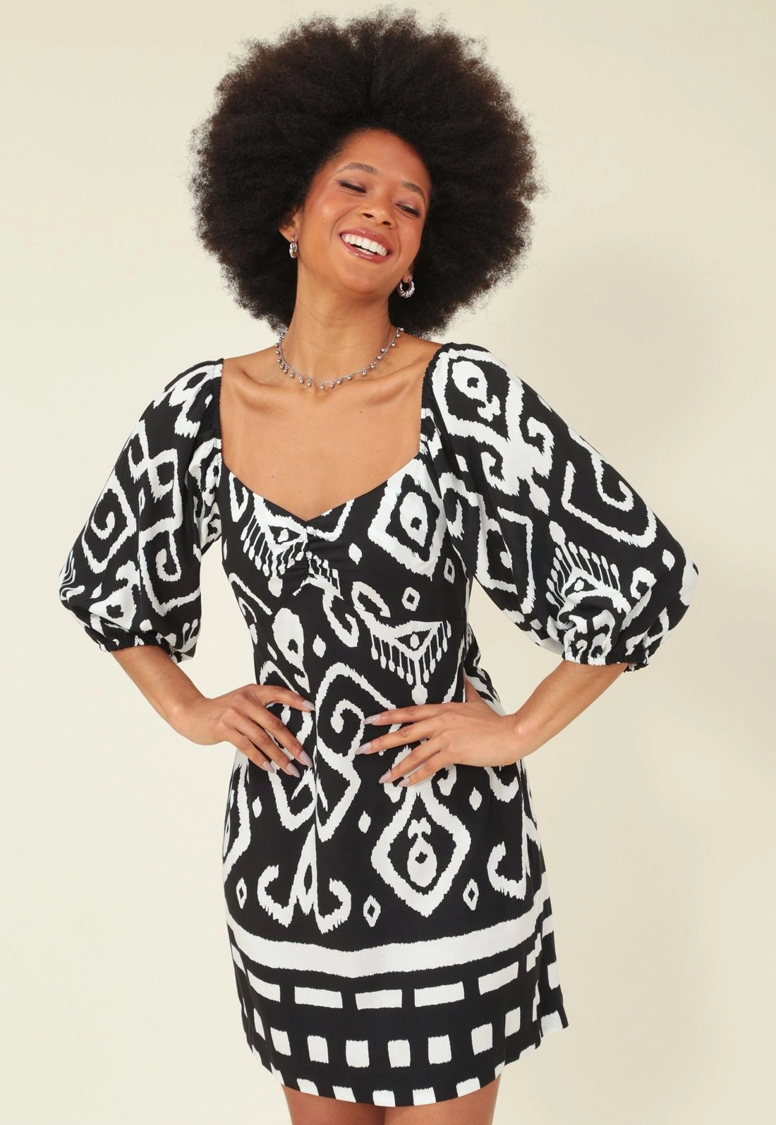 Vest Curto Manga Curta Em Viscose Com Estampa Barrada Etnica