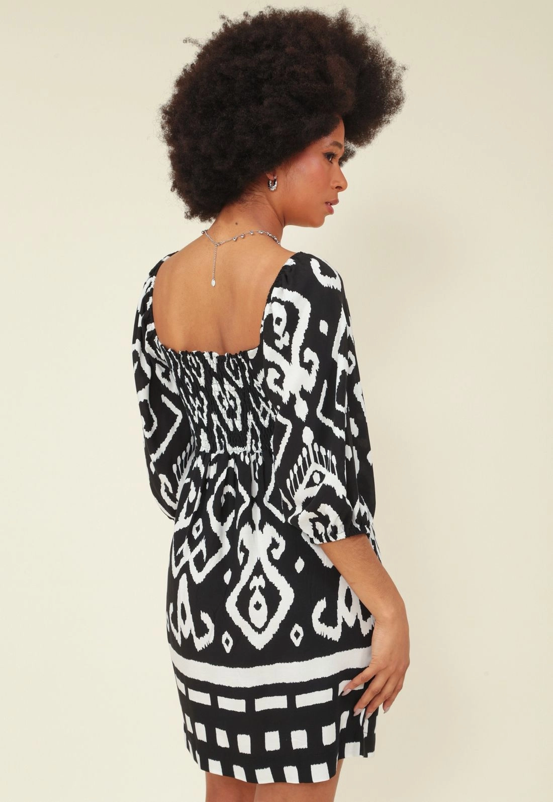 Vest Curto Manga Curta Em Viscose Com Estampa Barrada Etnica