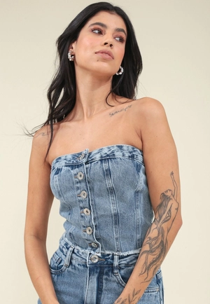 Cropped Tomara Que Caia Em Jeans Com Recorte E Botões