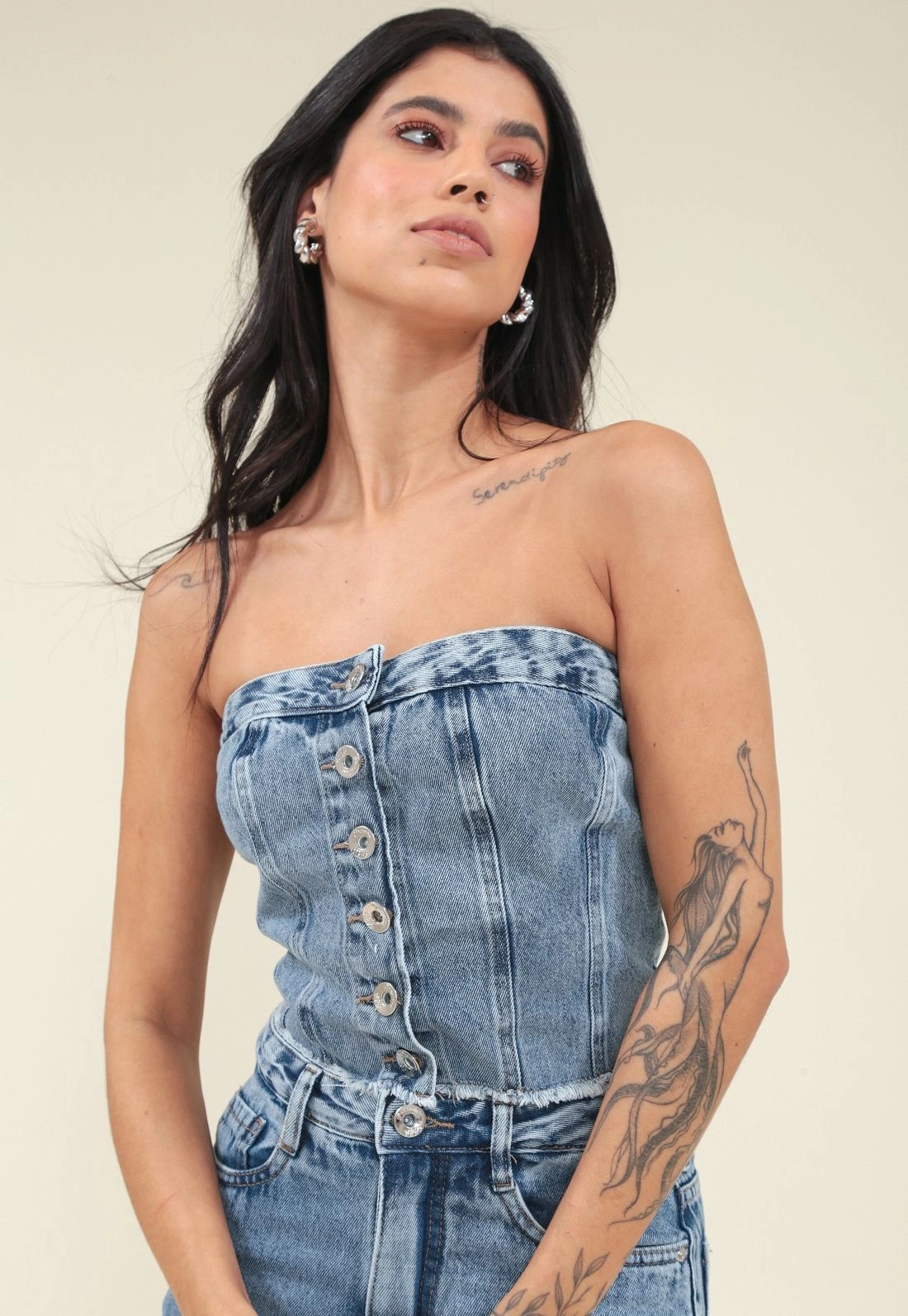 Cropped Tomara Que Caia Em Jeans Com Recorte E Botões