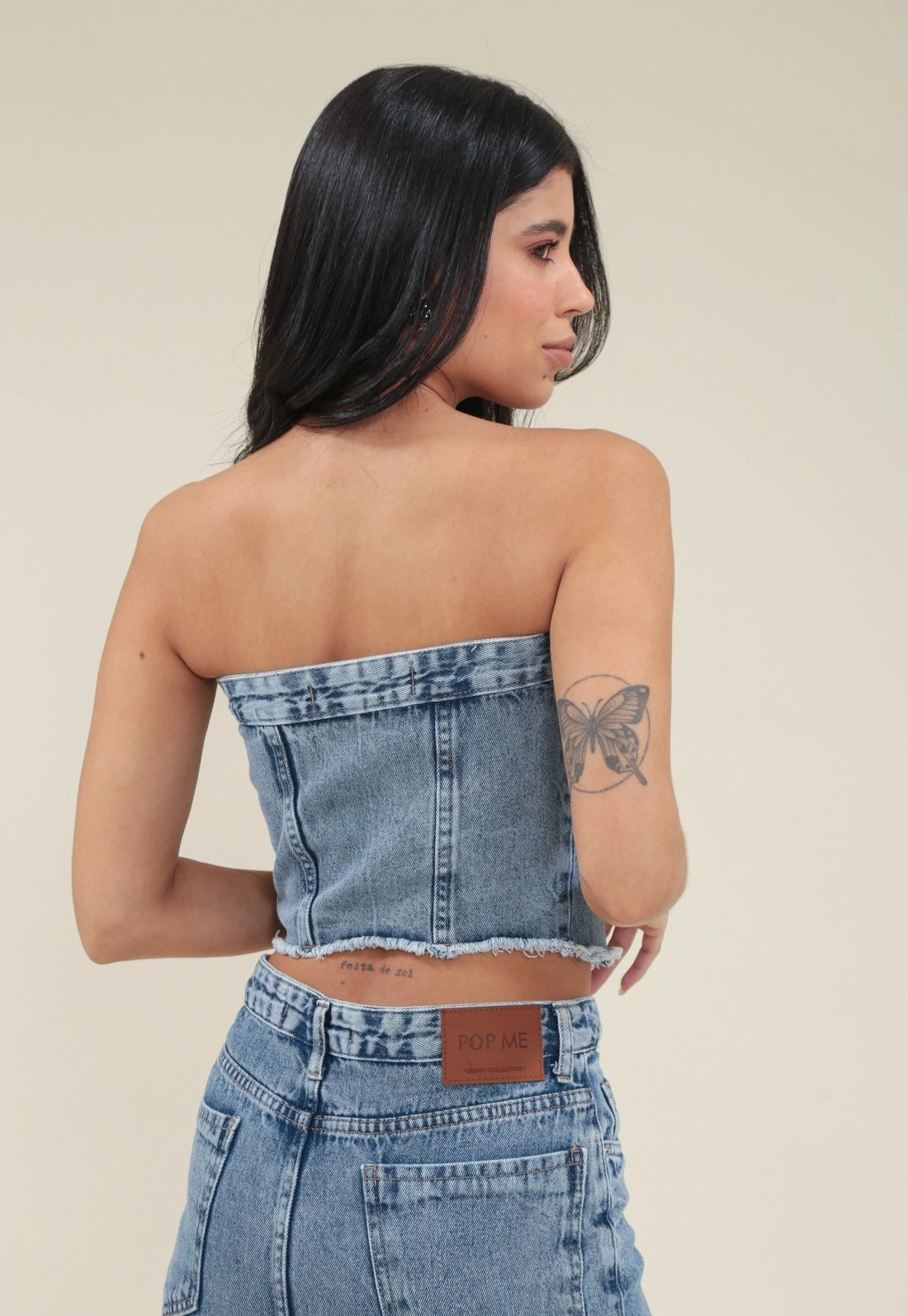Cropped Tomara Que Caia Em Jeans Com Recorte E Botões