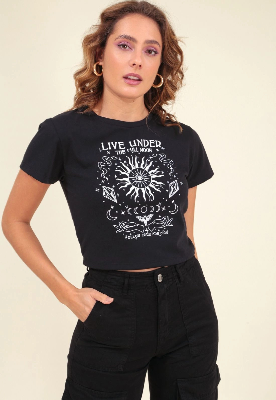 Blusa Cropped Em Cotton Com Manga Curta E Estampa Mystic