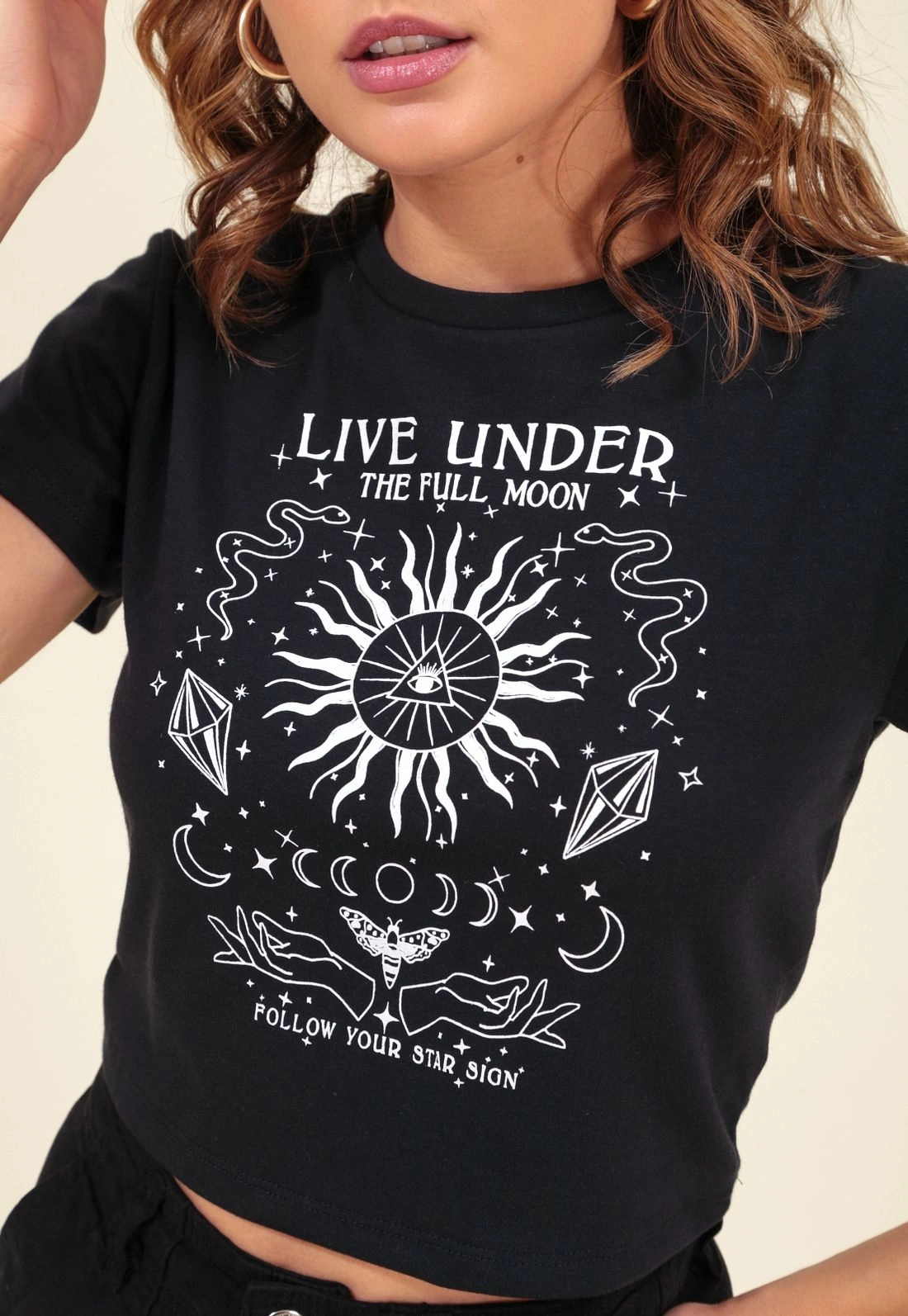 Blusa Cropped Em Cotton Com Manga Curta E Estampa Mystic