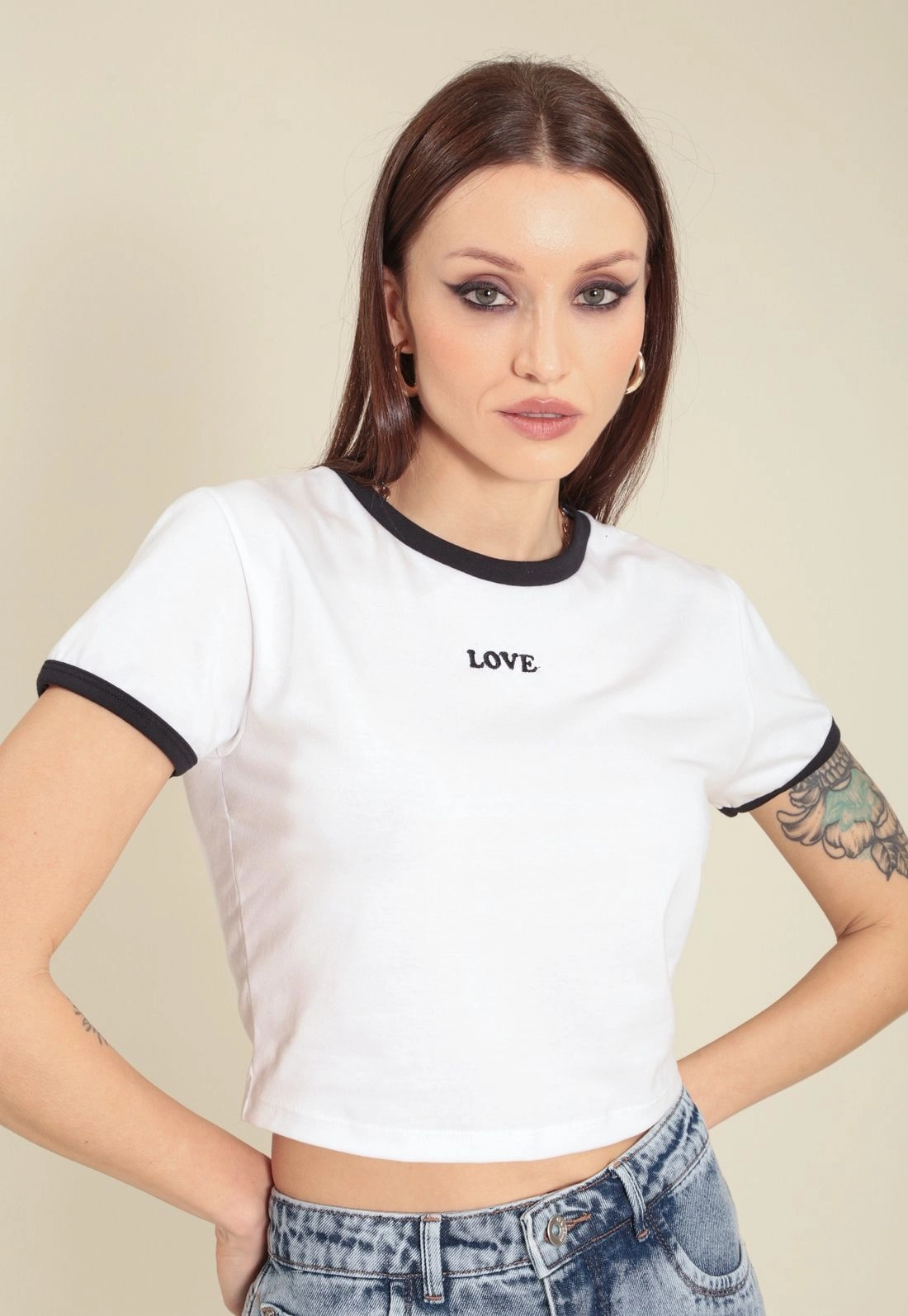 Blusa Cropped Em Cotton Com Manga Curta E Bordado Love