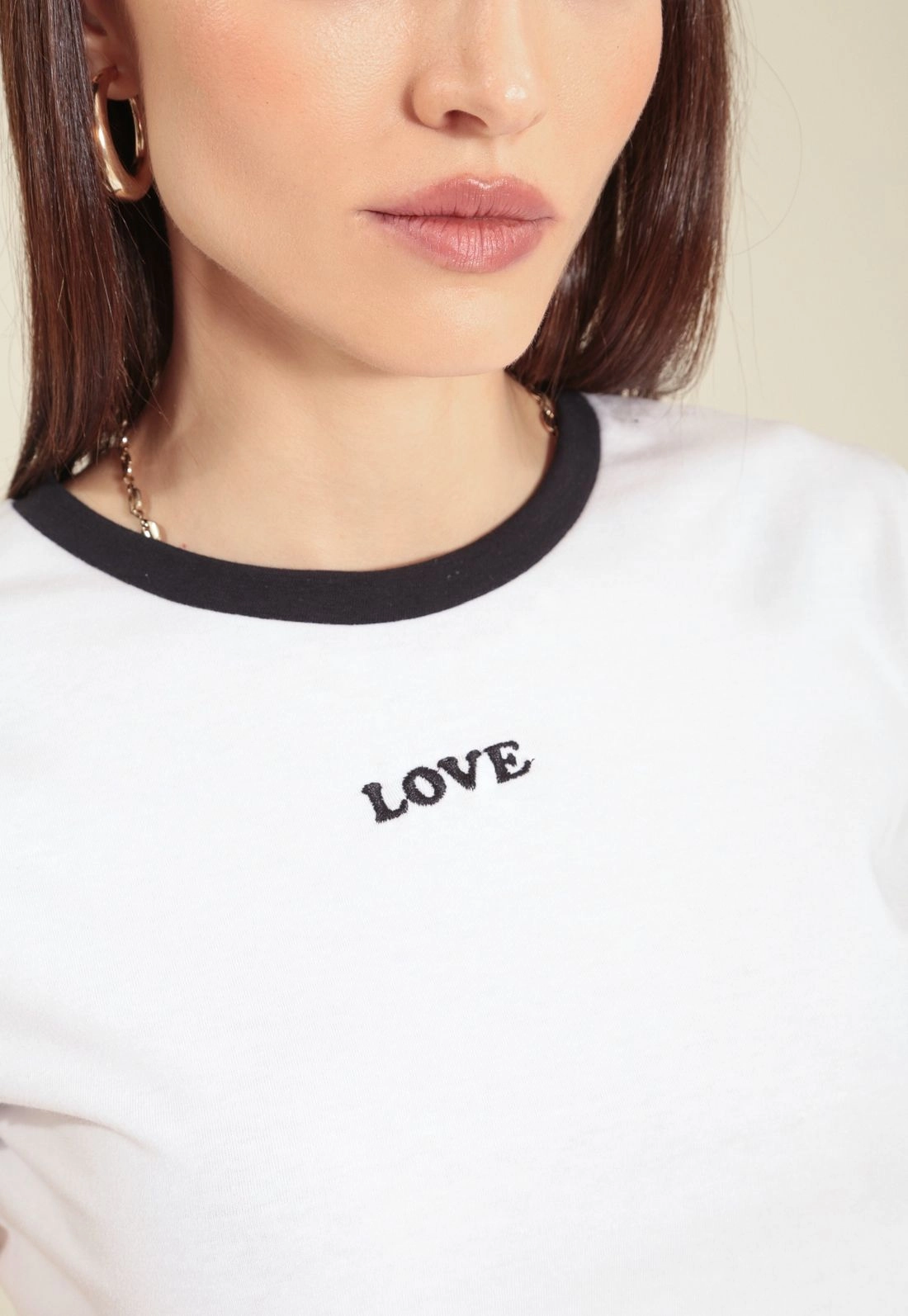 Blusa Cropped Em Cotton Com Manga Curta E Bordado Love