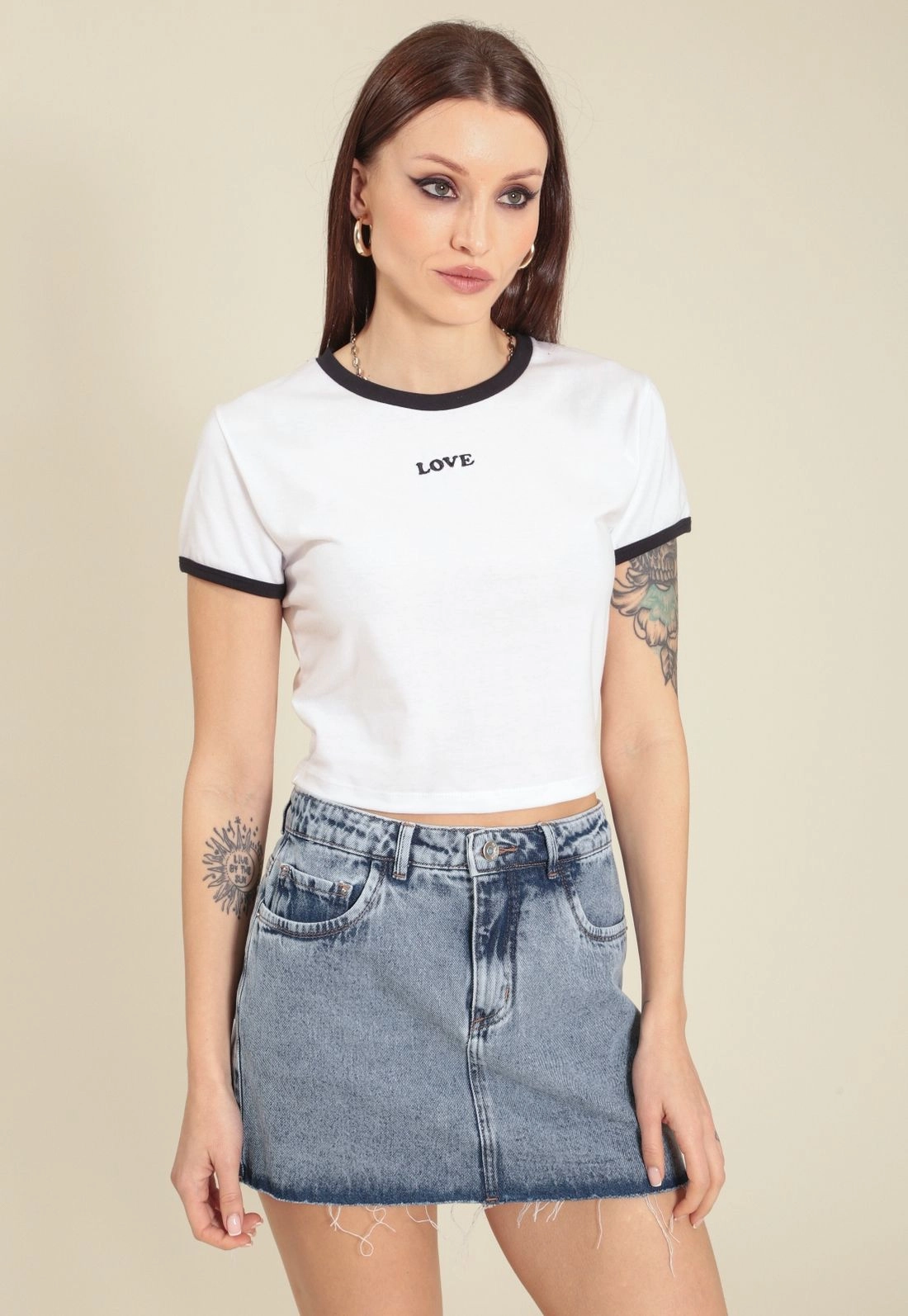 Blusa Cropped Em Cotton Com Manga Curta E Bordado Love