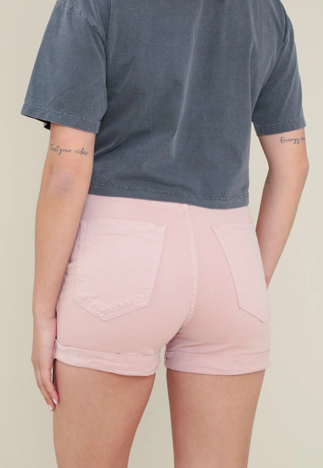 Short Sarja Lycra Cintura Alta Barra Virada