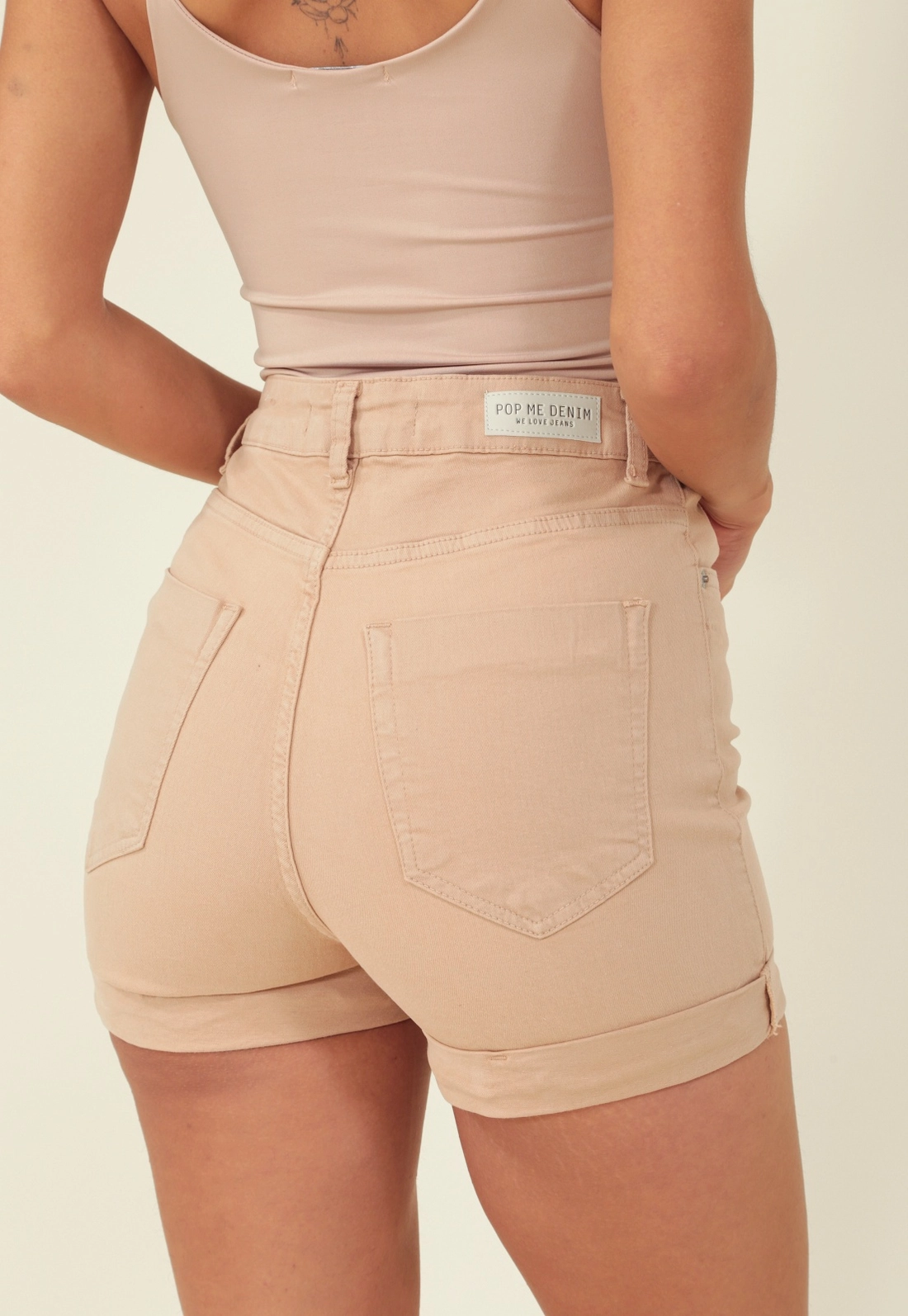 Short Sarja Lycra Cintura Alta Barra Virada