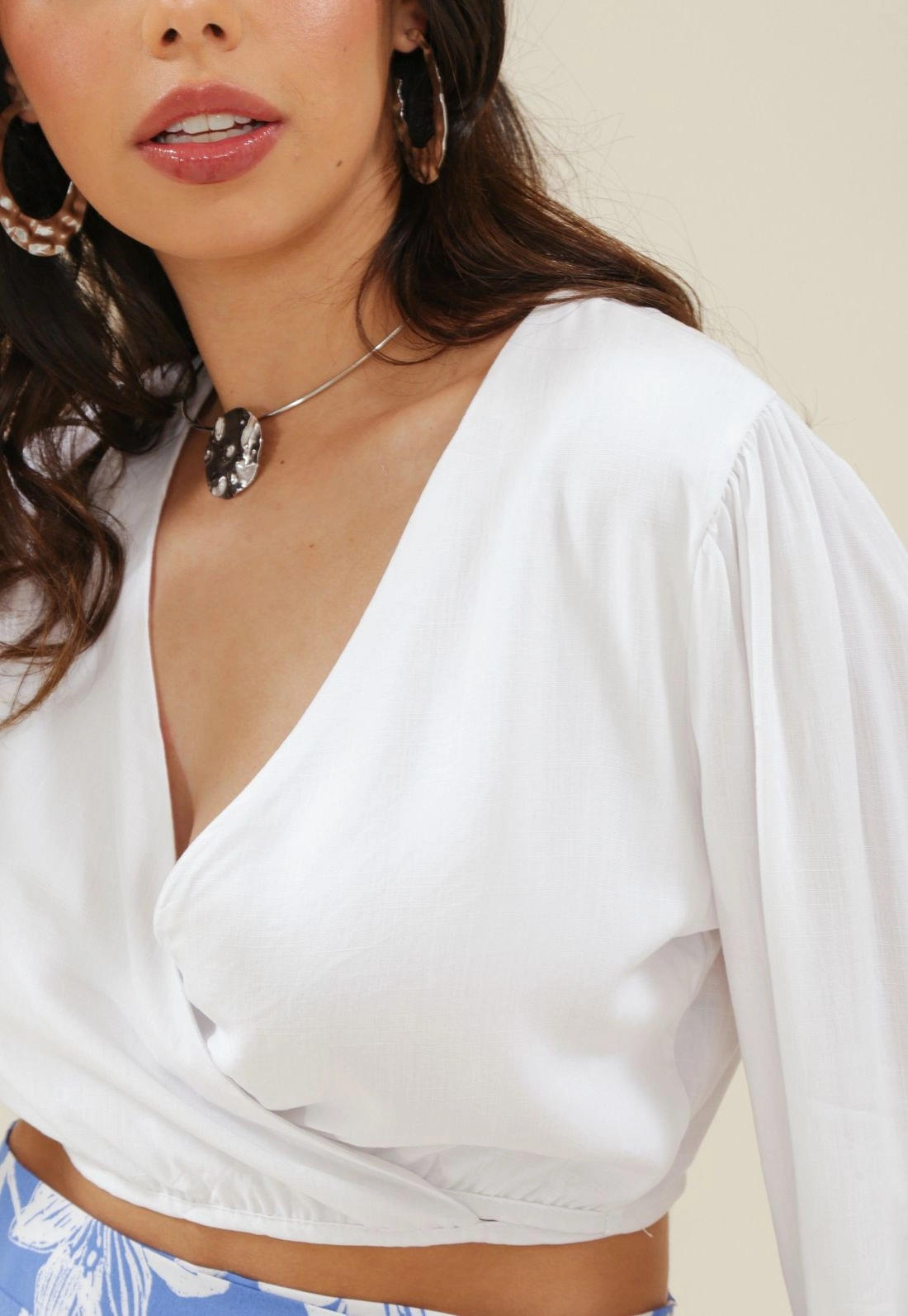 Cropped Manga Longa Com Transpasse Em Viscolinho