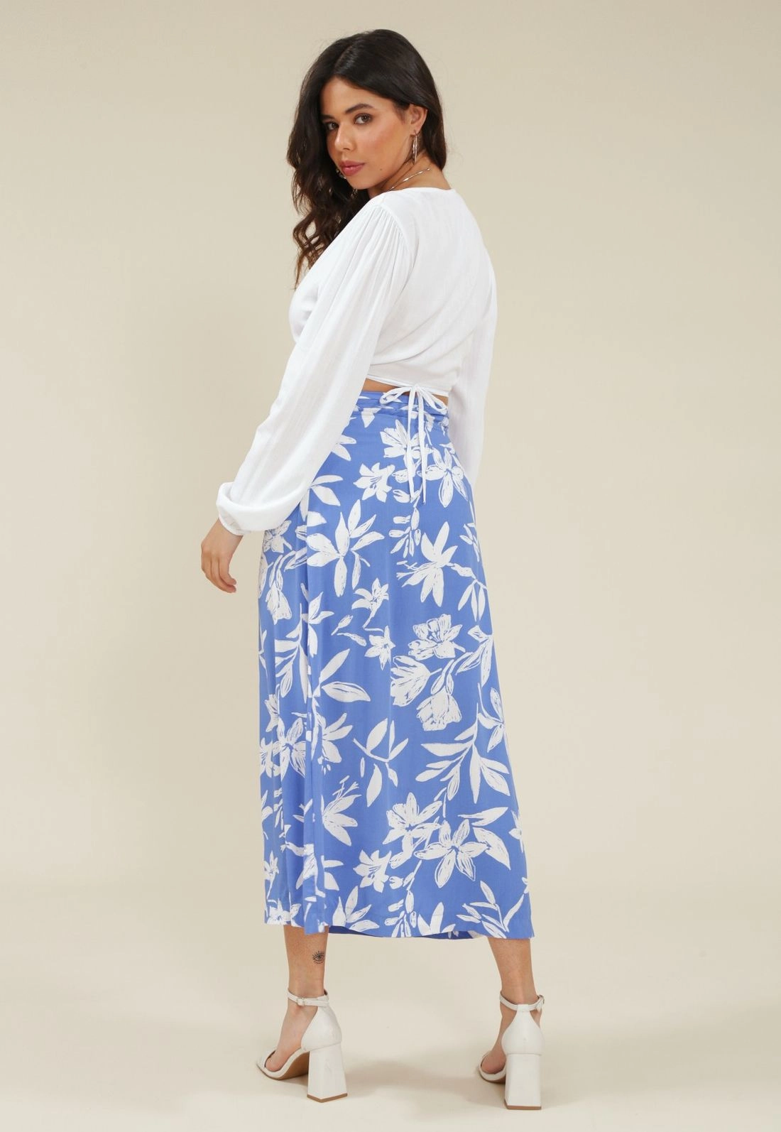 Saia Midi Em Viscose Estampado Floral Com Transpasse
