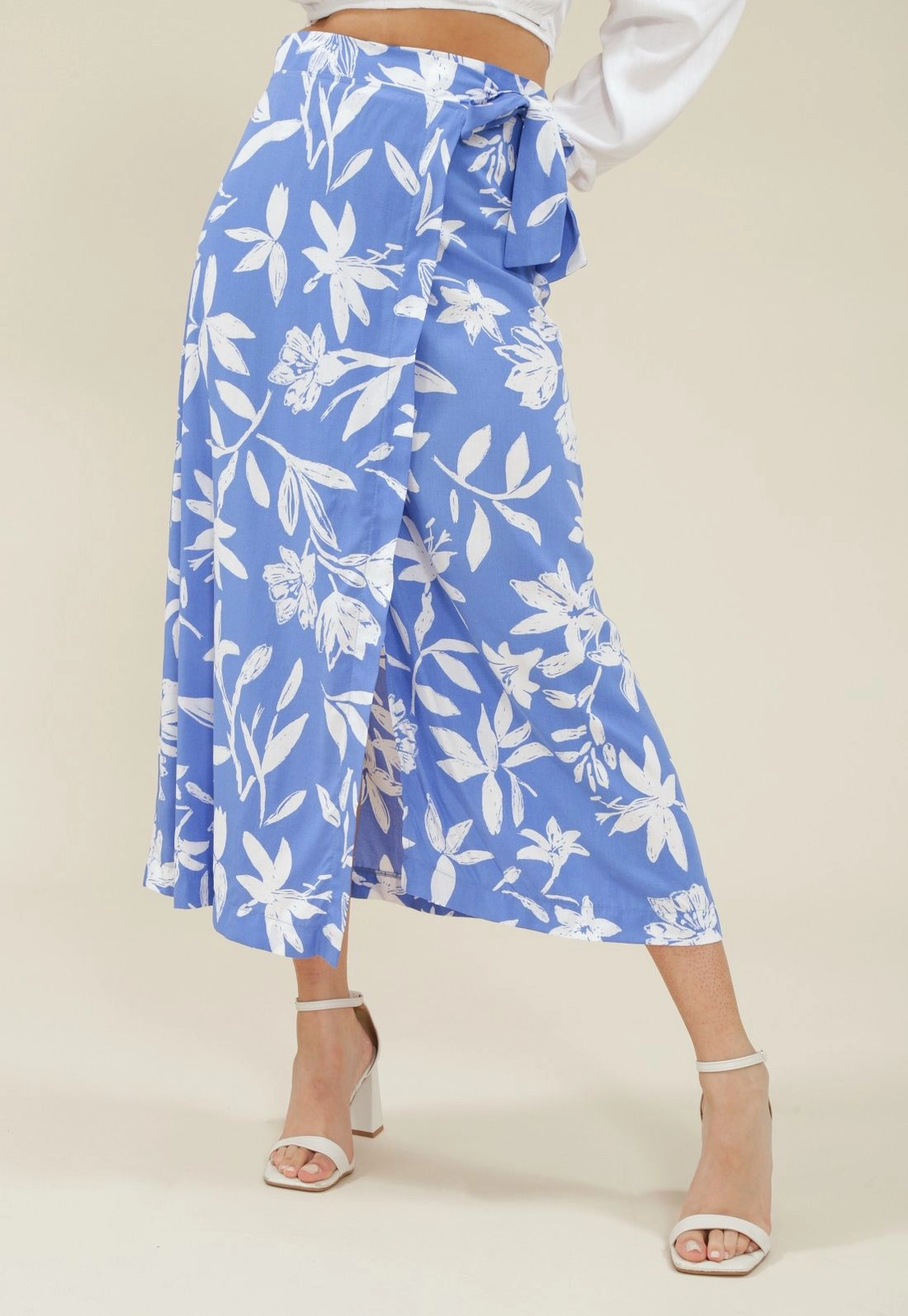 Saia Midi Em Viscose Estampado Floral Com Transpasse