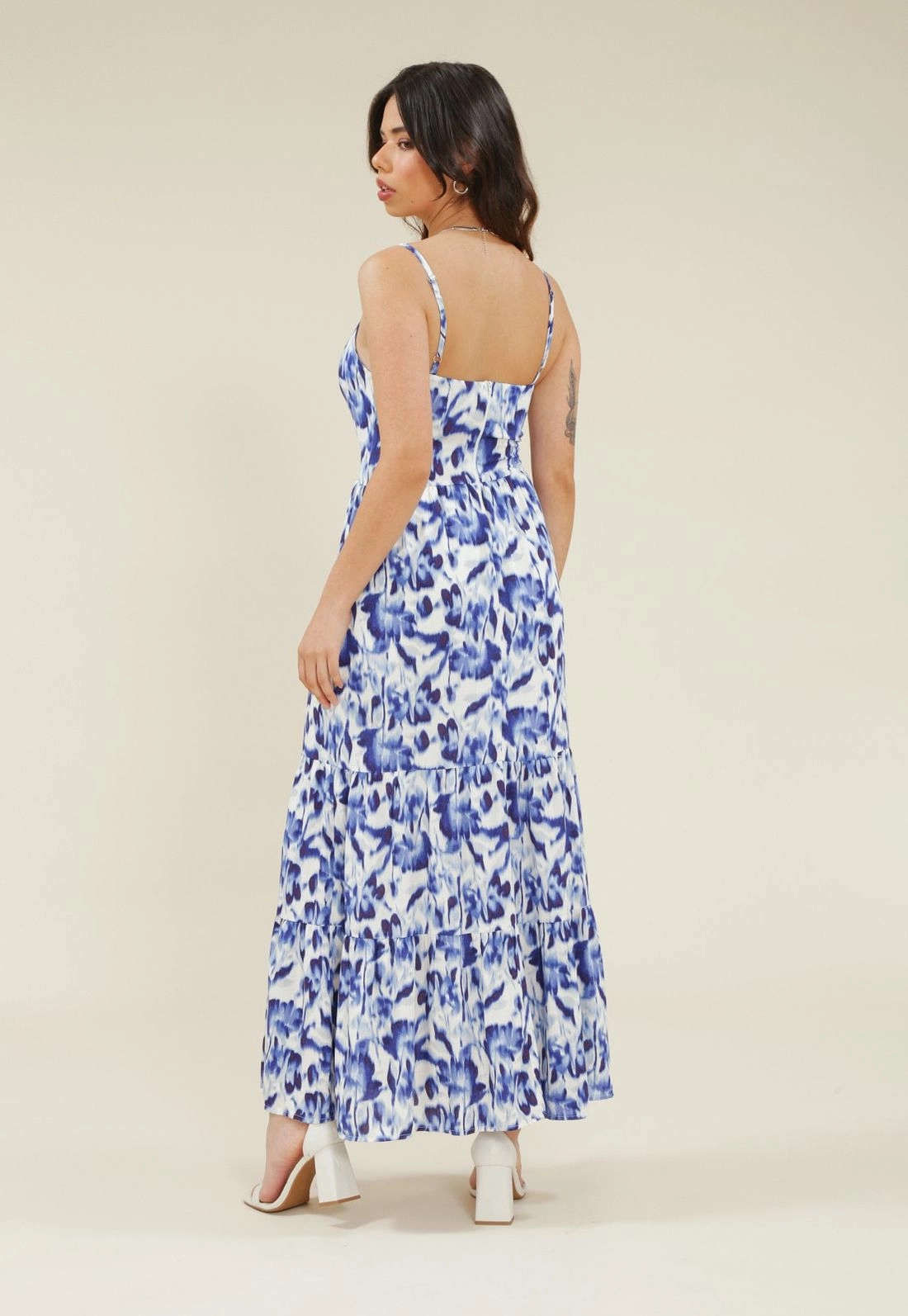 Vestido Longo Em Viscolinho Estampado Floral Com Alca E Recortes