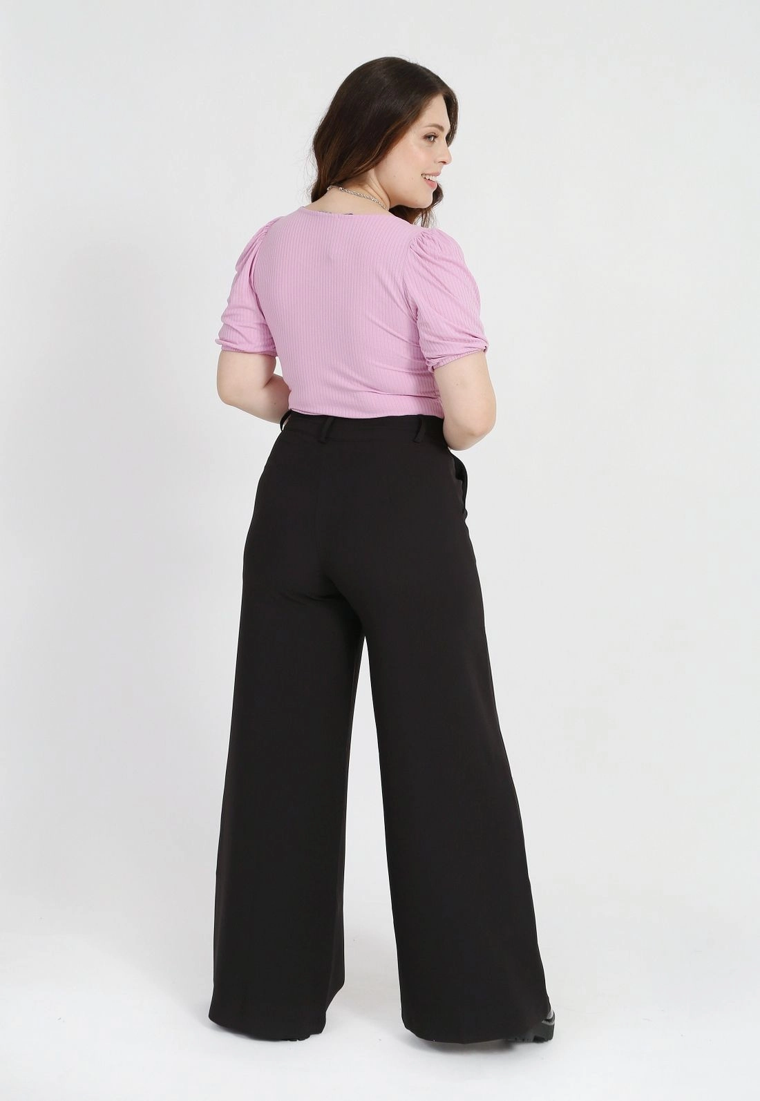 Calça Crepe Pantalona Bolso