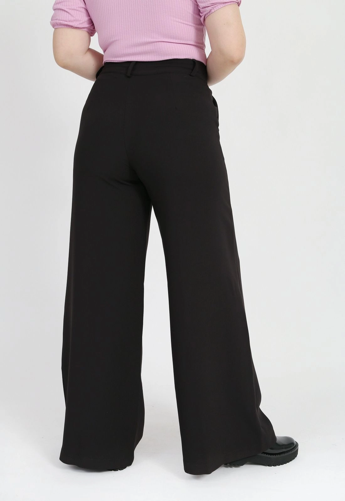 Calça Crepe Pantalona Bolso