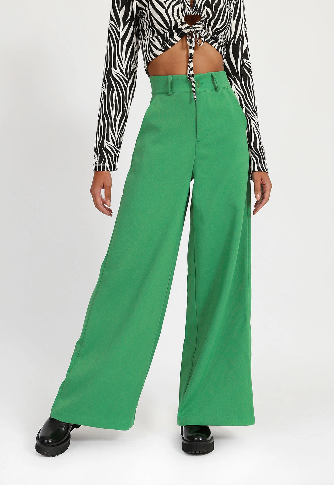 Calça Crepe Pantalona Bolso