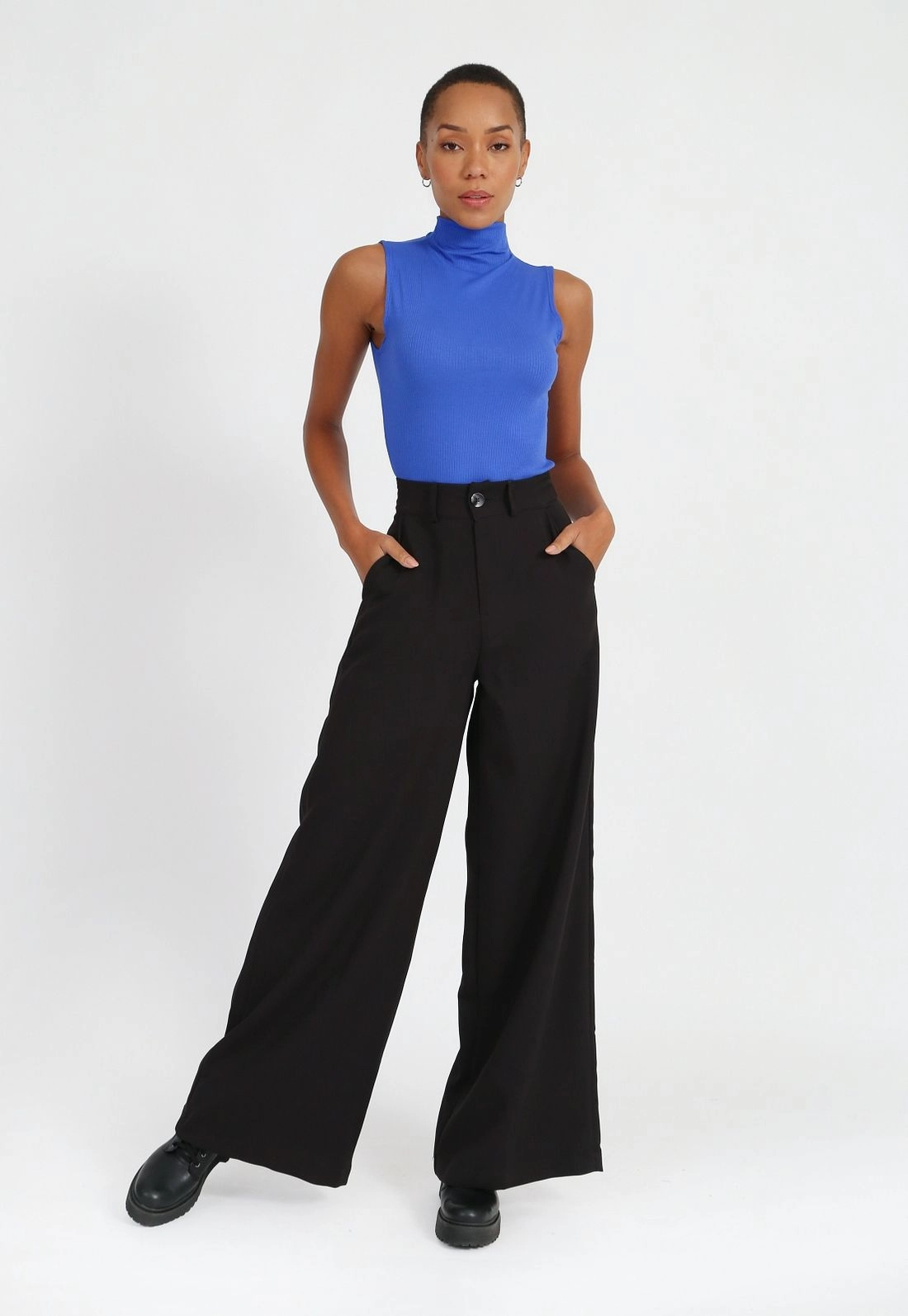 Calça Crepe Pantalona Bolso