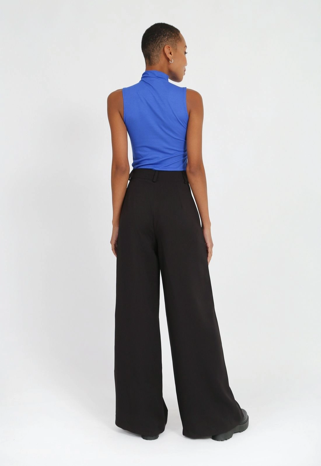 Calça Crepe Pantalona Bolso