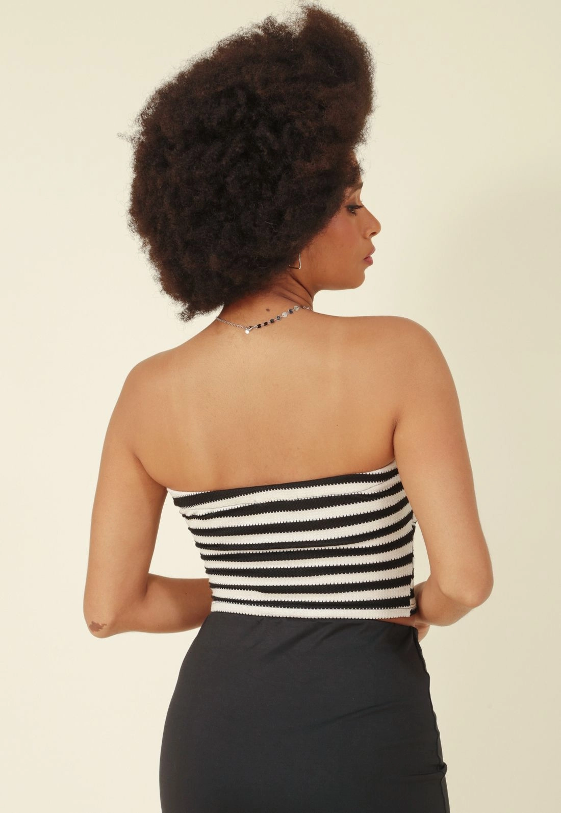 Blusa Cropped Tomara Que Caia Em Malha Listrada Com Busto Torcido