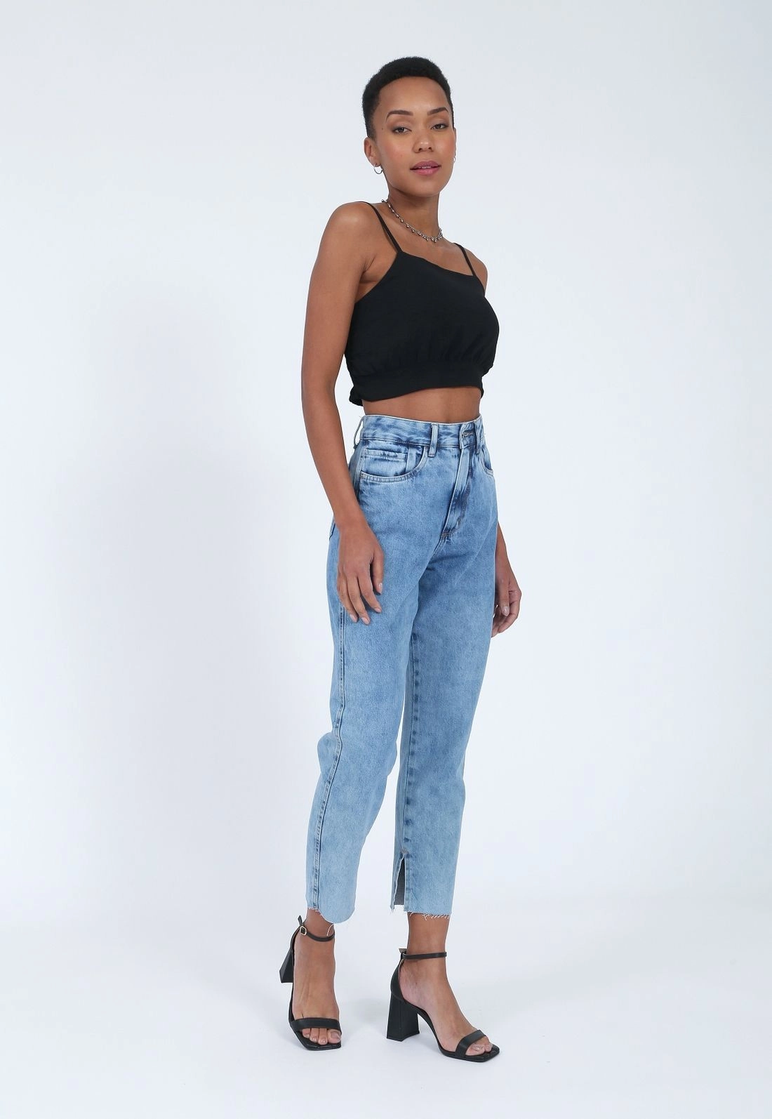 Calça Jeans Mom Fenda Lateral