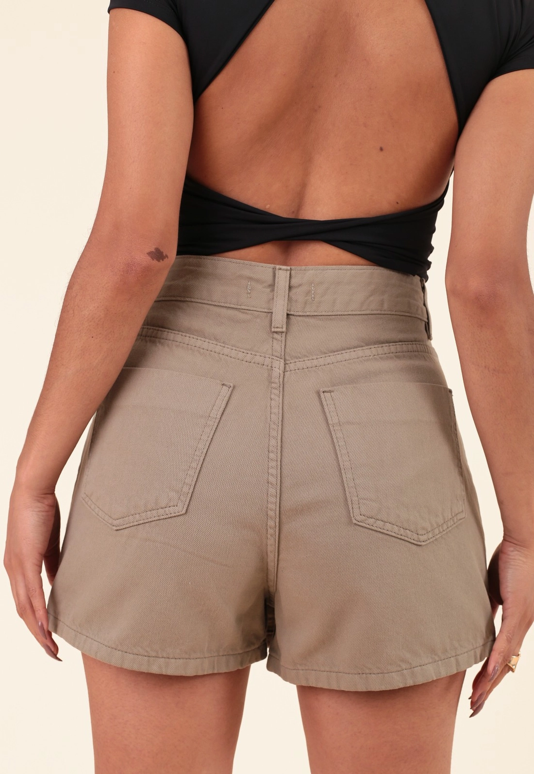 Short Saia Em Sarja
