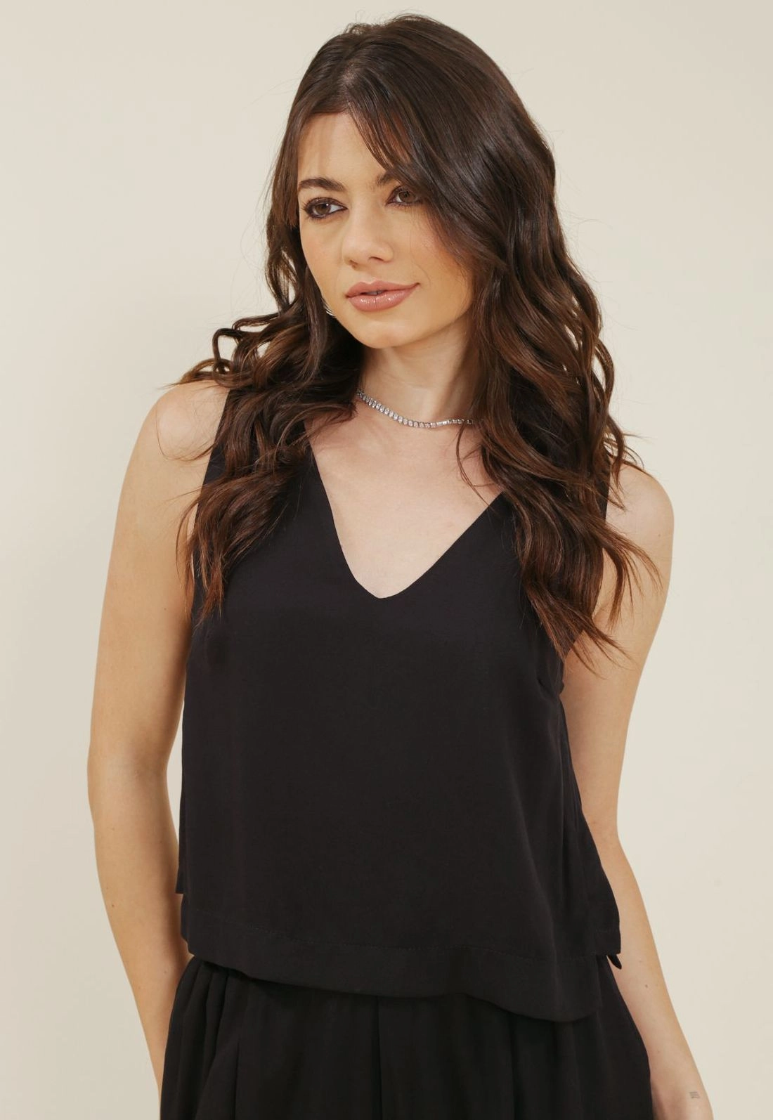 Blusa Regata Em Viscose Twill Com Decote V