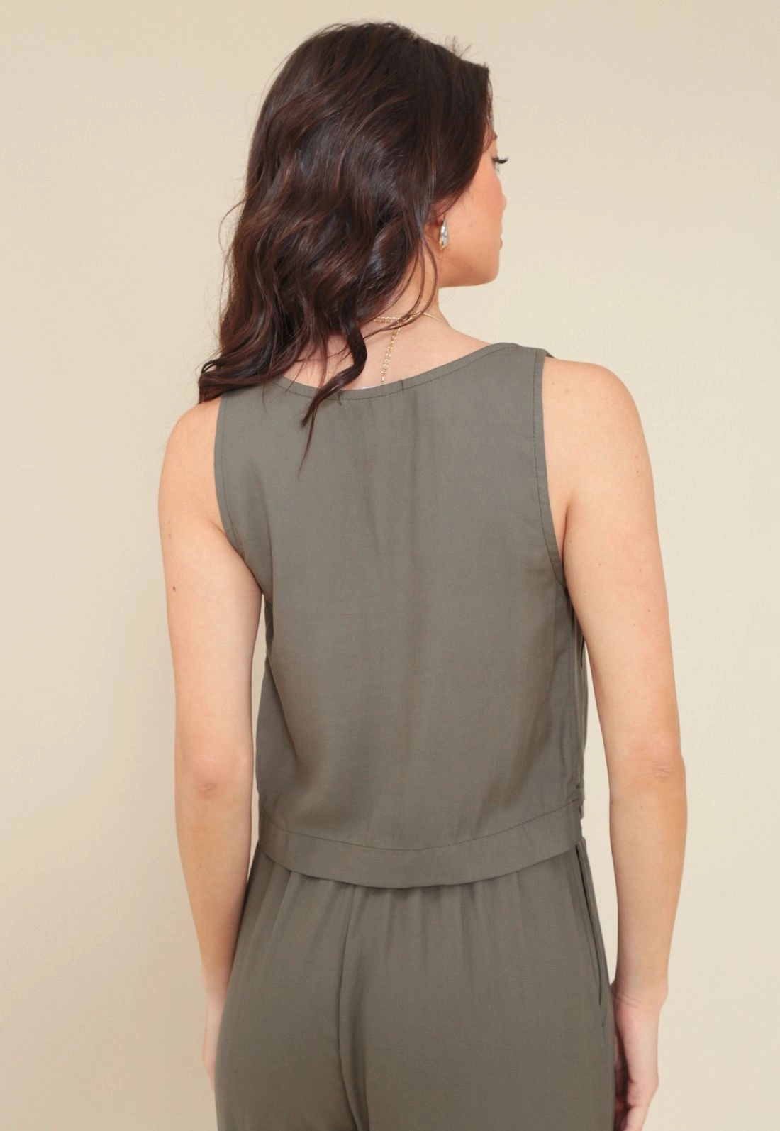 Blusa Regata Em Viscose Twill Com Decote V