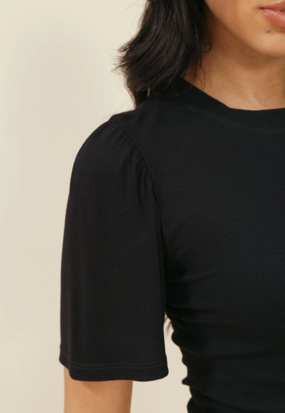 Blusa Malha Canelada Manga Curta Com Franzido