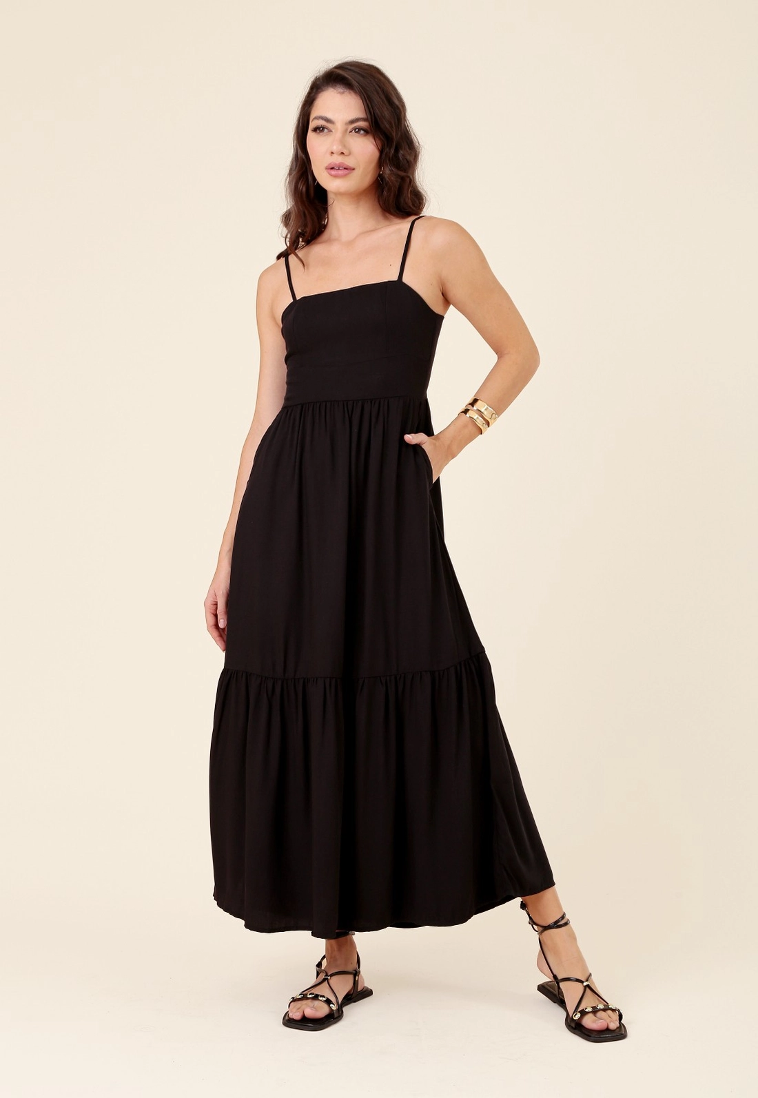 Vestido Midi Em Viscose Com Alça Recorte E Bolso