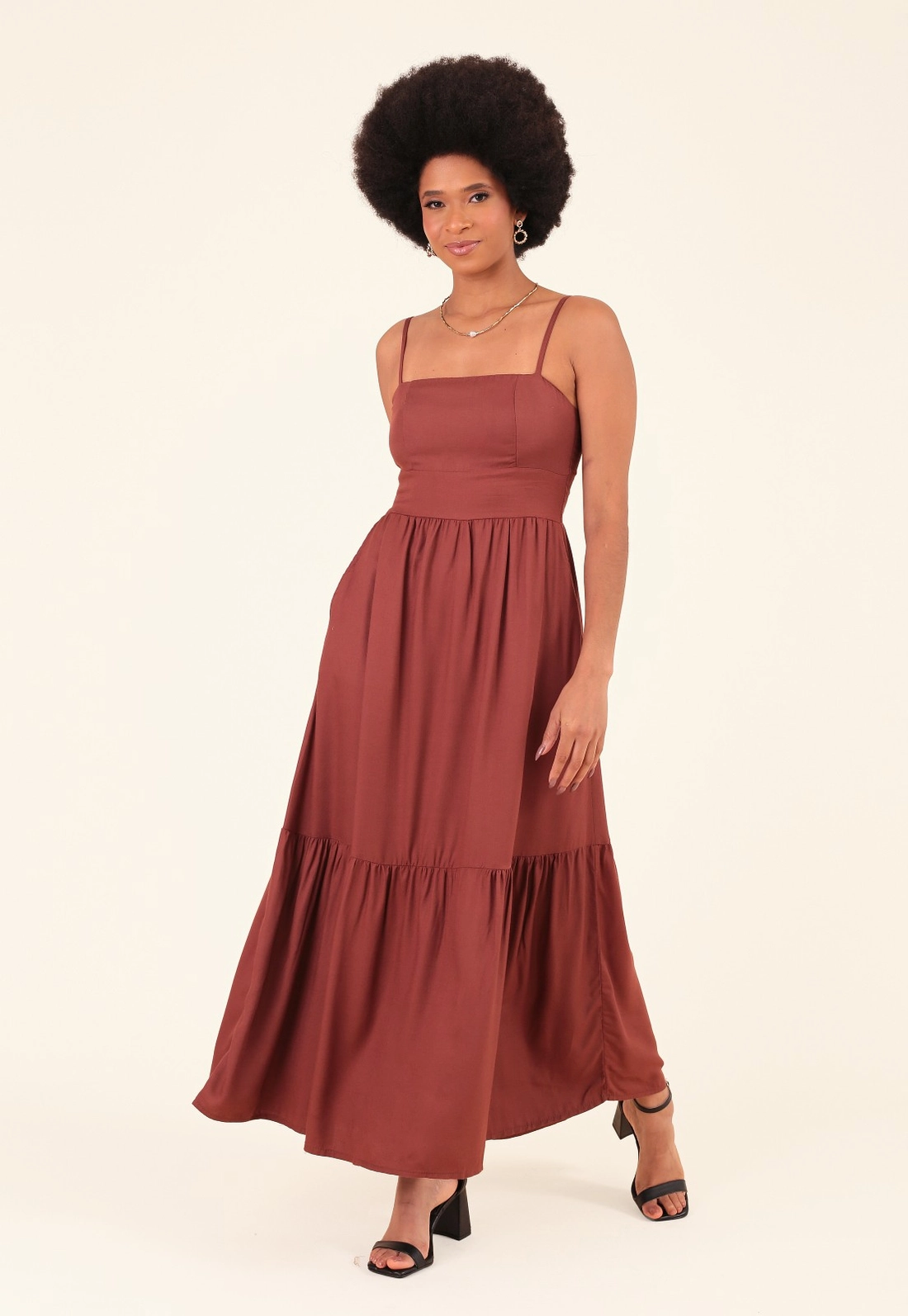 Vestido Midi Em Viscose Com Alça Recorte E Bolso