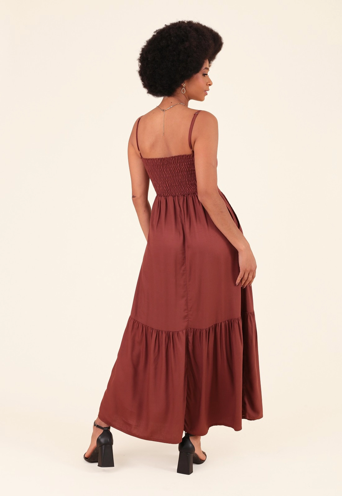 Vestido Midi Em Viscose Com Alça Recorte E Bolso