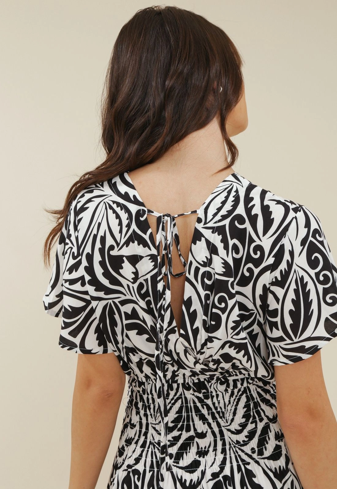 Vestido Longo Com Manga Curta E Lastex Com Viscose Estampada Bicolor