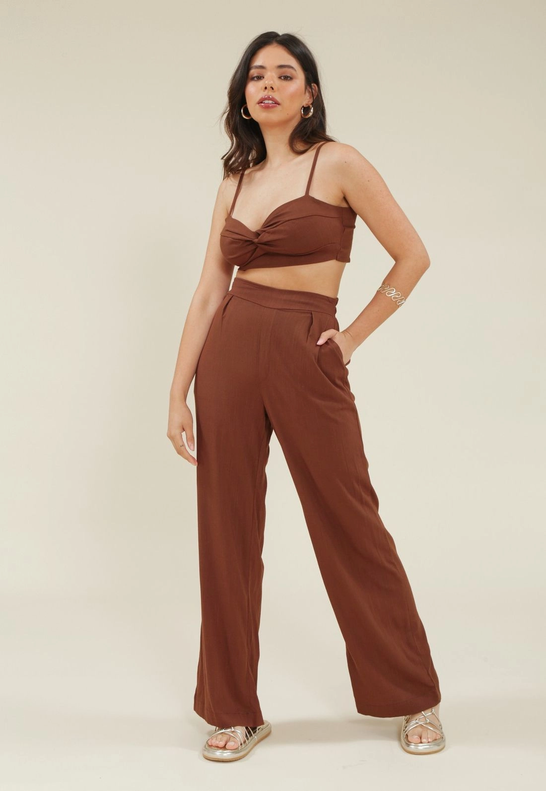 Calça Wide Leg Em Viscolinho Com Elastano E Pregas Frente
