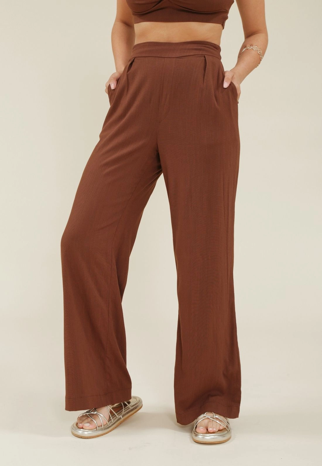 Calça Wide Leg Em Viscolinho Com Elastano E Pregas Frente