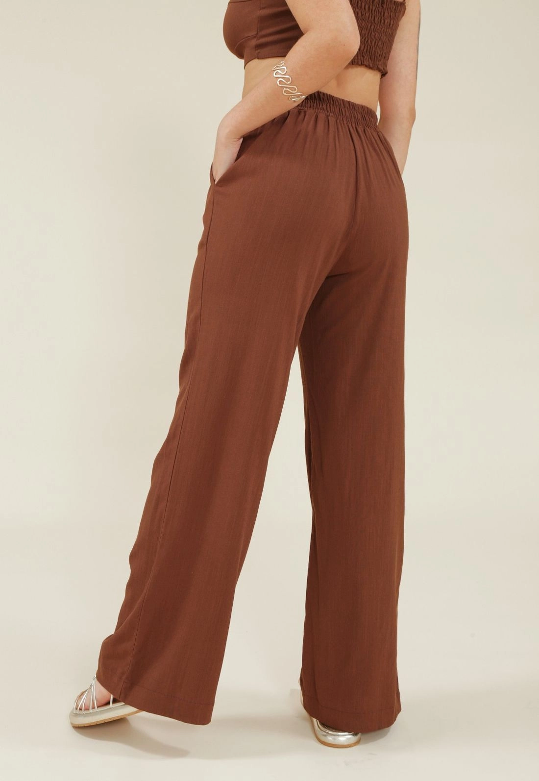Calça Wide Leg Em Viscolinho Com Elastano E Pregas Frente