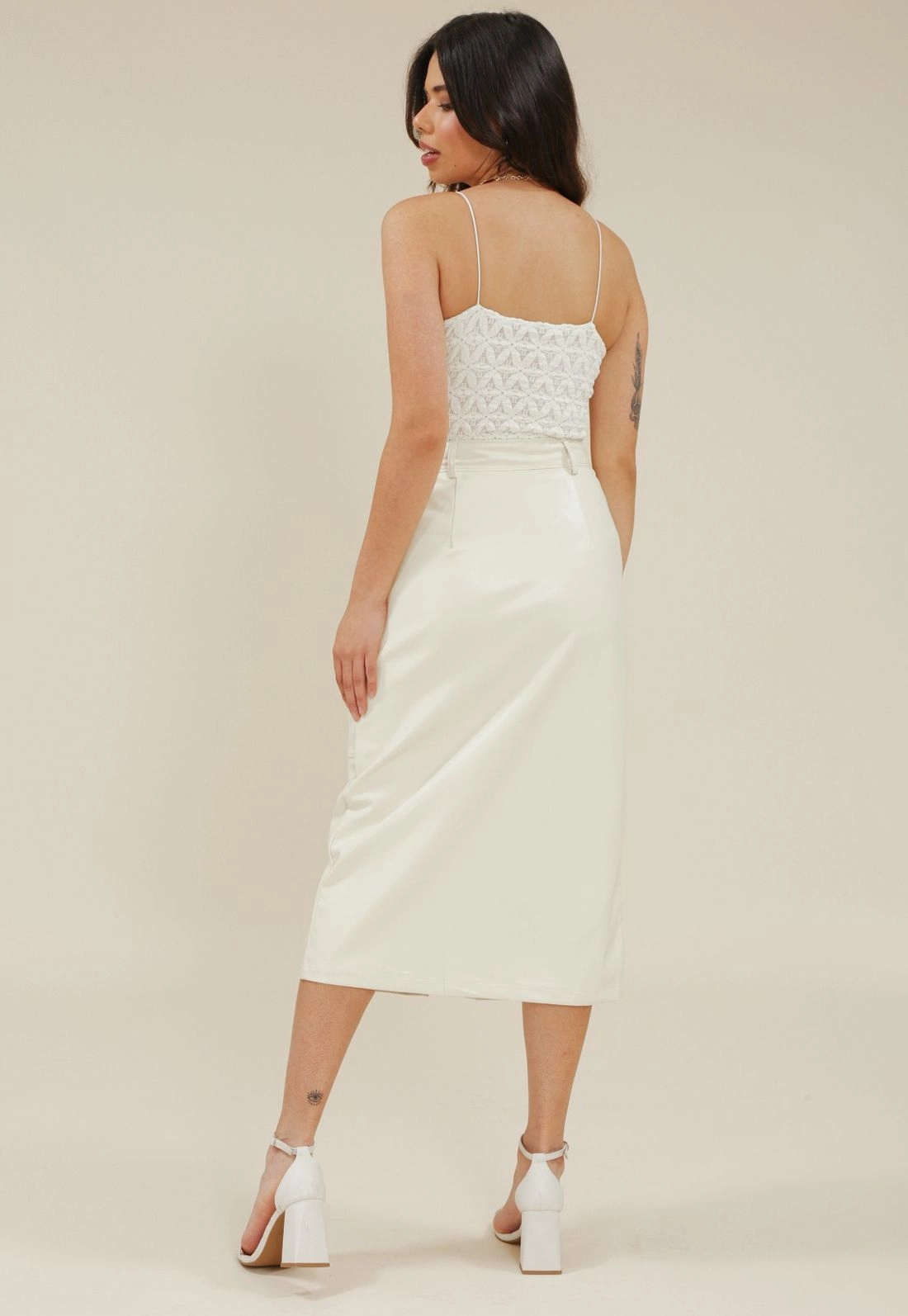 Saia Midi Em PU Com Fenda Frente