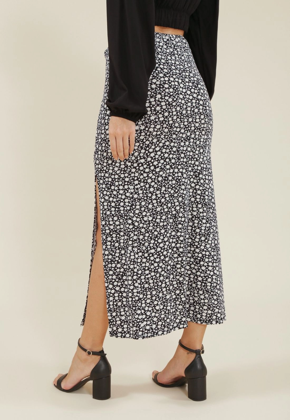 Saia Midi Fenda E Franzido Em Viscolycra Estampada Liberty