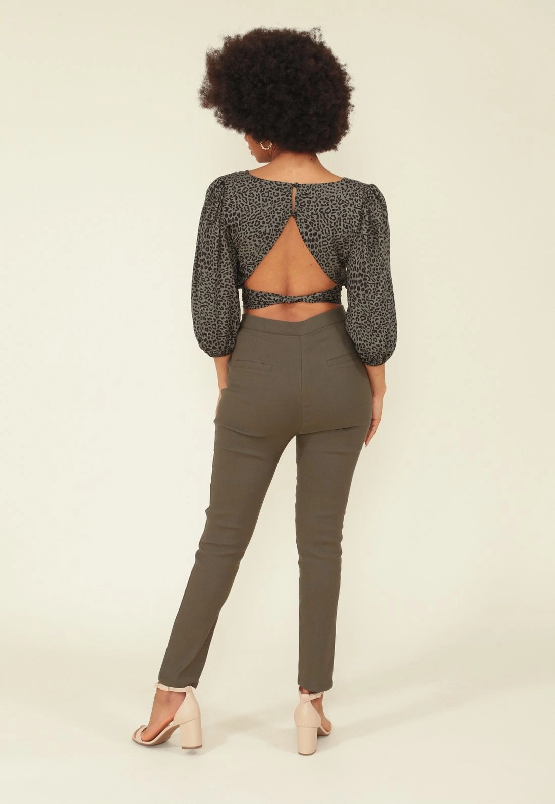 Calça Crepe Cós Transpassado Botão Metal