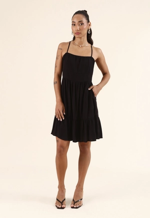 Vestido Curto Em Viscolinho Com Recortes E Bolso