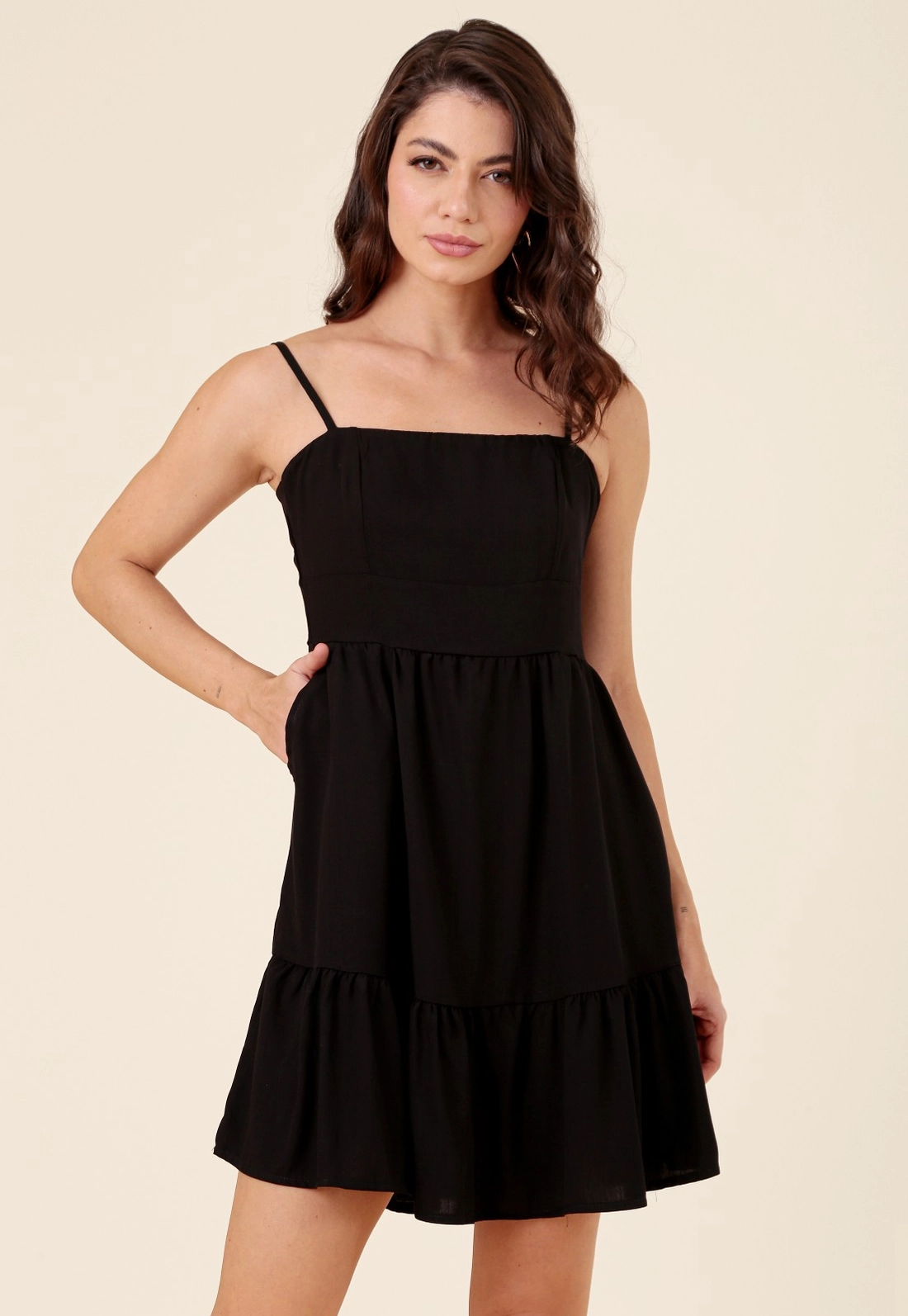 Vestido Curto Em Viscolinho Alça Recortes E Bolso