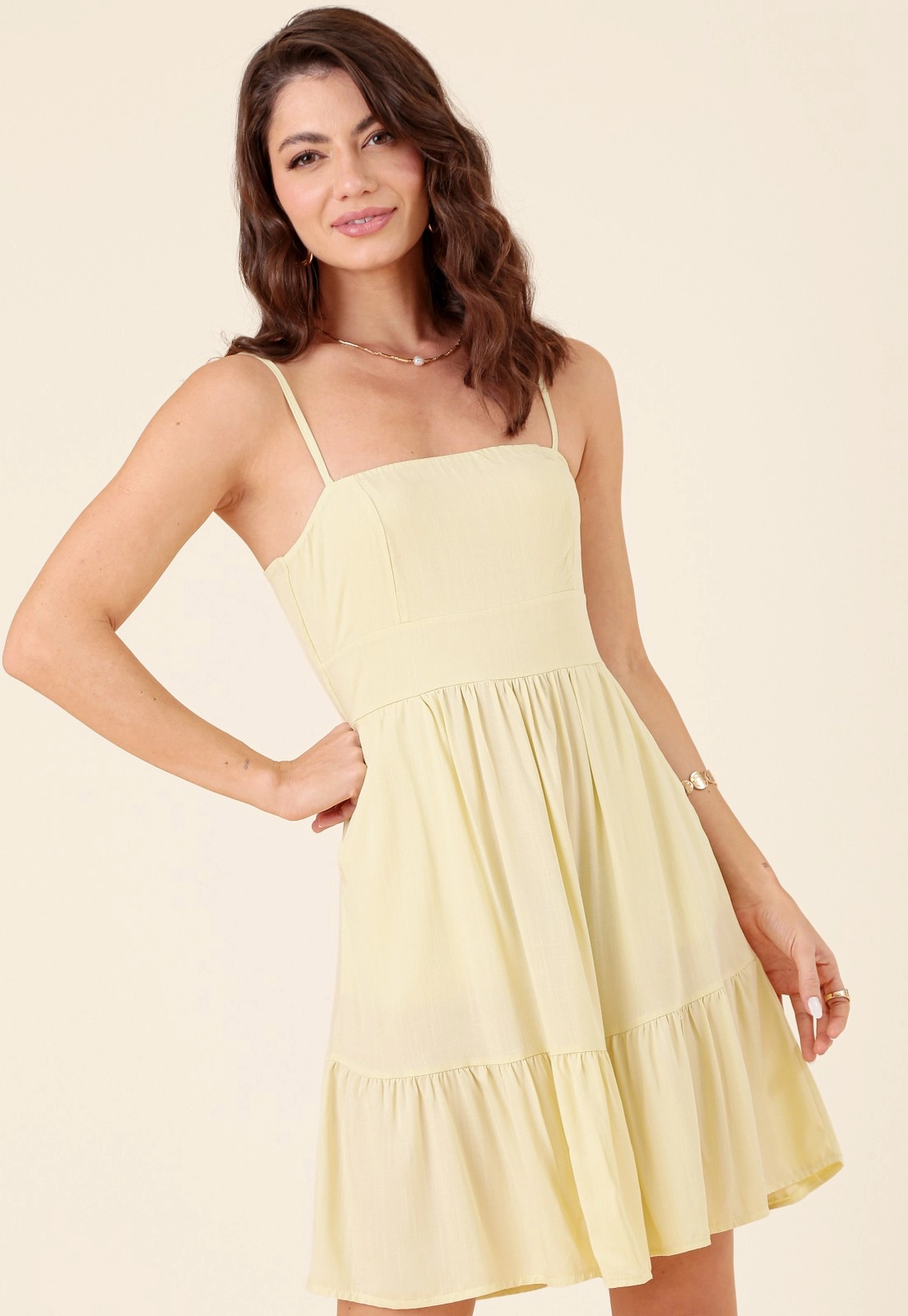 Vestido Curto Em Viscolinho Alça Recortes E Bolso