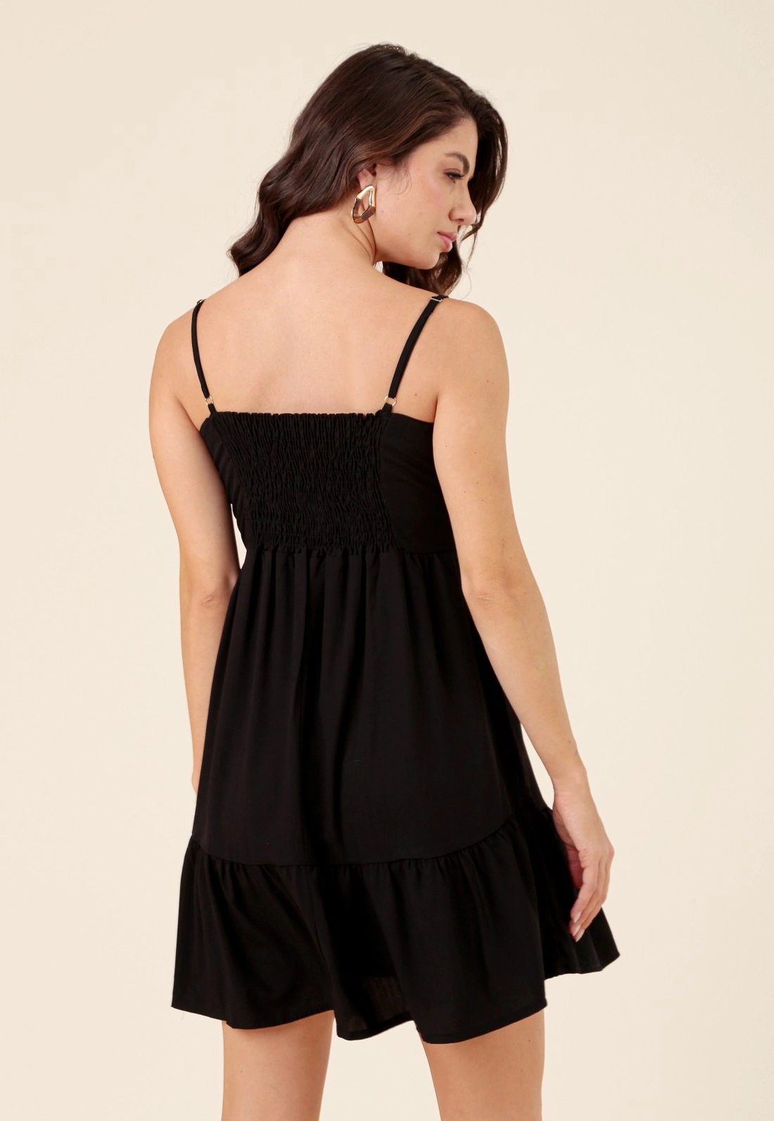 Vestido Curto Em Viscolinho Alça Recortes E Bolso