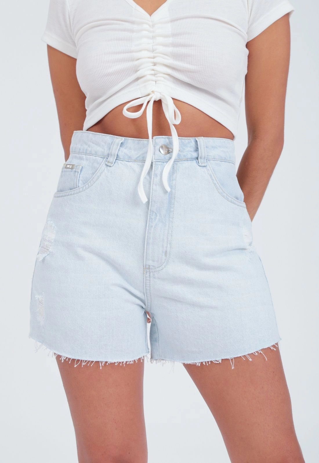 Shorts Jeans Azul Claro Barra Laser Puido