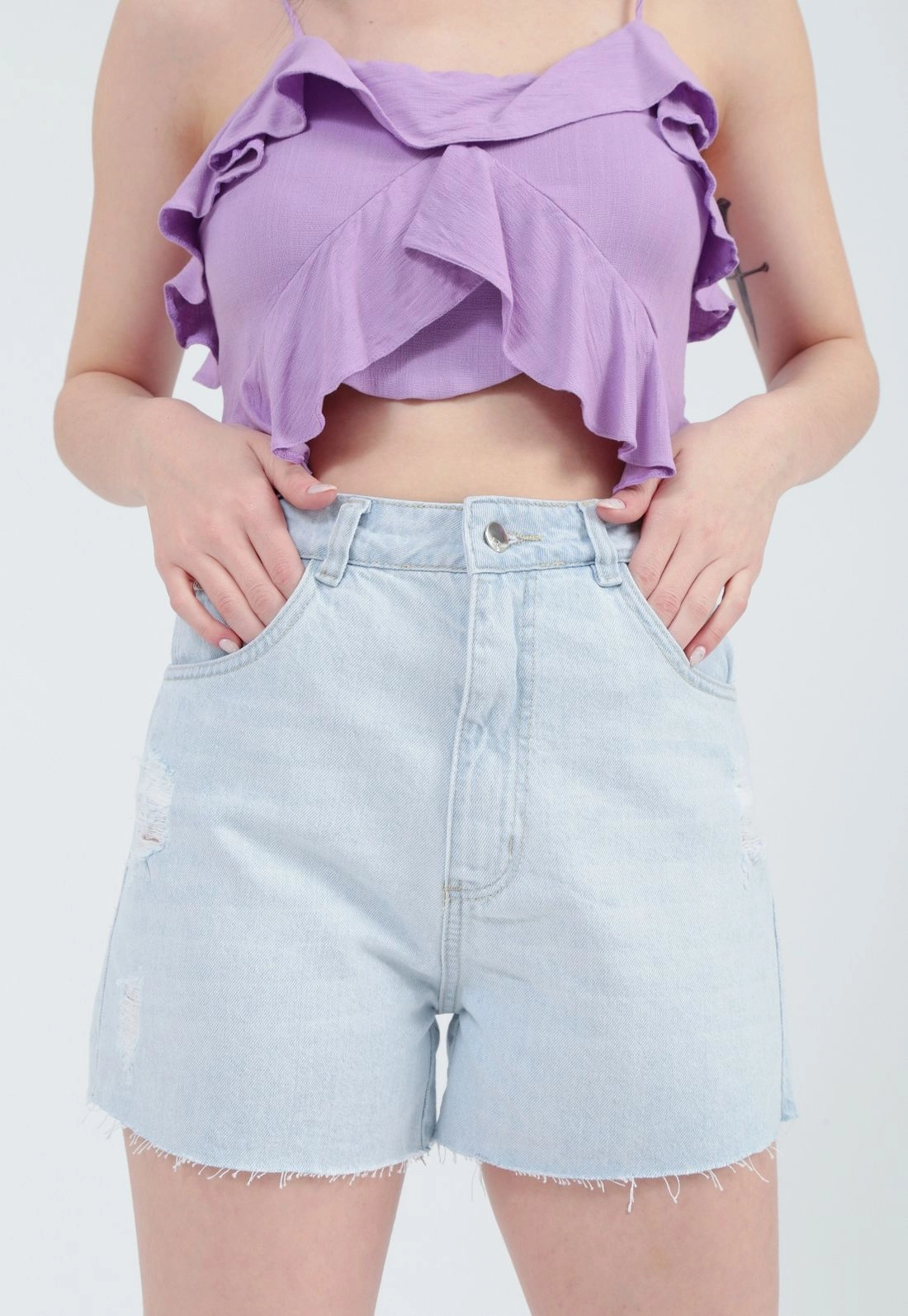 Shorts Jeans Azul Claro Barra Laser Puido