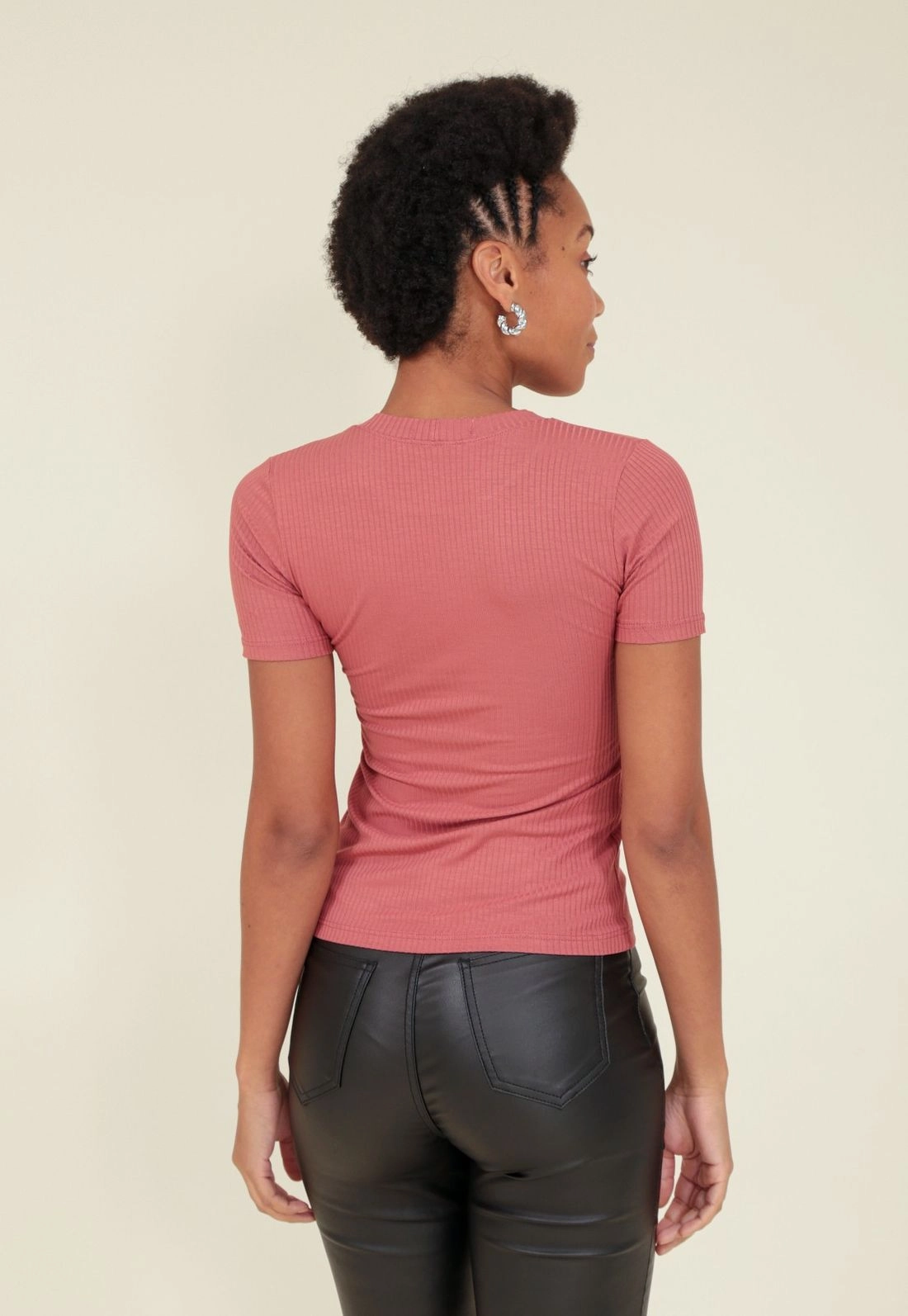 Blusa Canelada Manga Curta Decote Redondo
