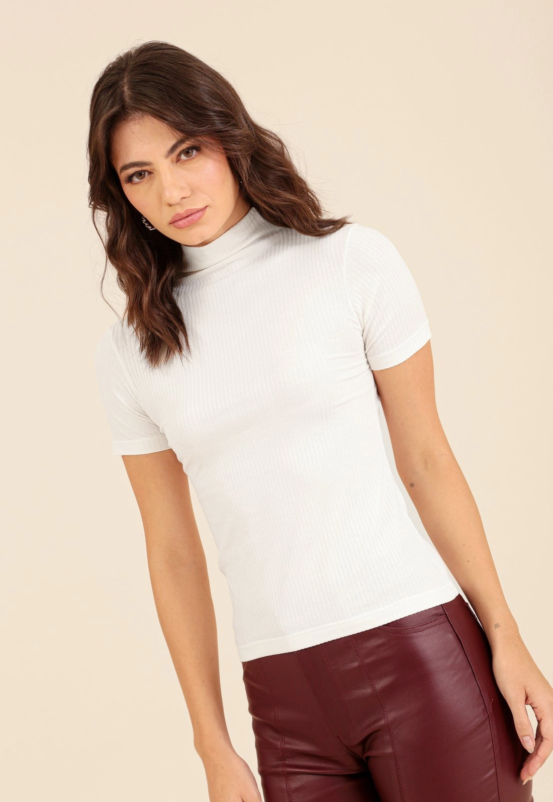 Blusa Canelada Manga Curta Gola Alta