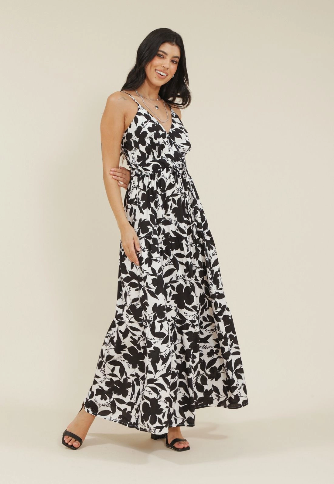 Vestido Longo Com Alca Em Viscose Estampada Bicolor