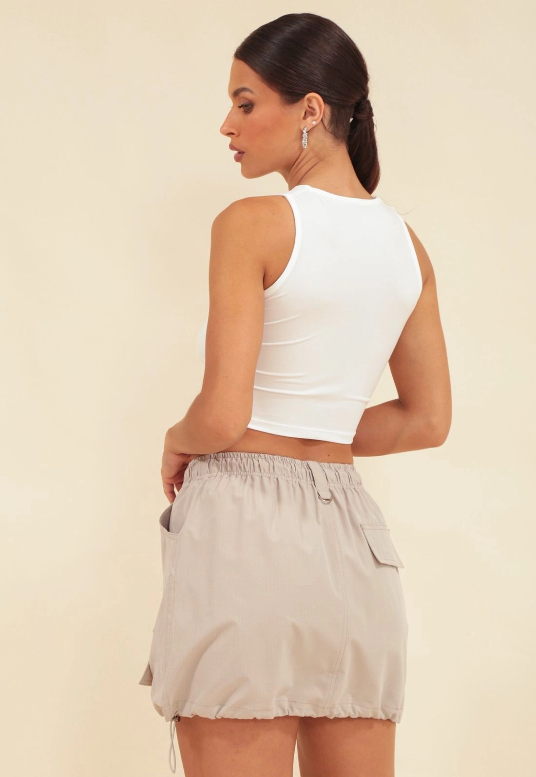 Saia Curta Em Nylon Com Bolso Cargo E Puxador