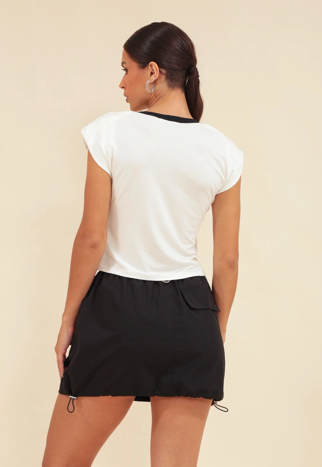 Saia Curta Em Nylon Com Bolso Cargo E Puxador